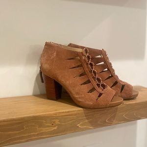 Michael Kors Booties (8M), leather upper, rubber outsole, only wore 1 time